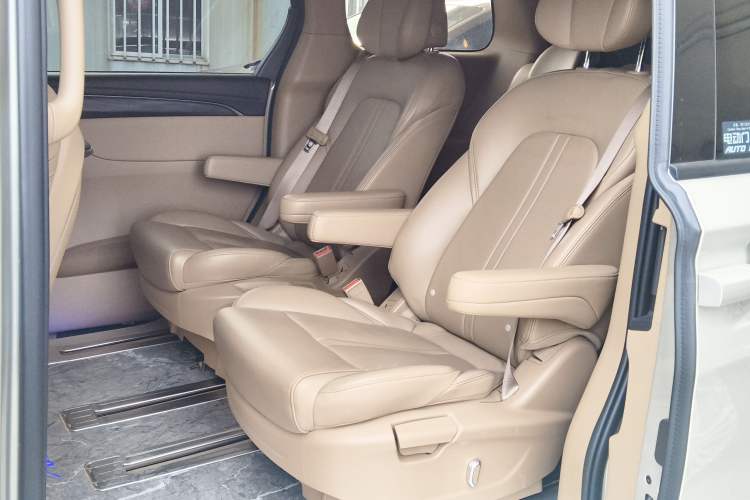Used Buick GL8 2021 ES Land Cruiser 653T Luxury Edition Interior 4