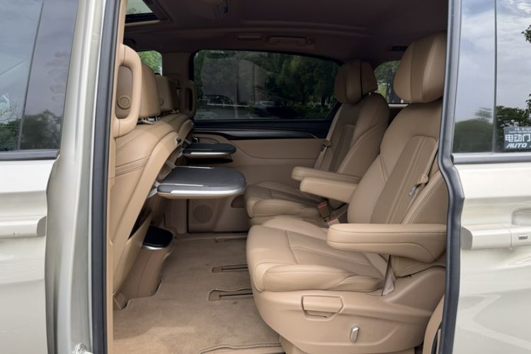 Used Buick GL8 2021 ES Land Cruiser 653T Luxury Edition Interior 4