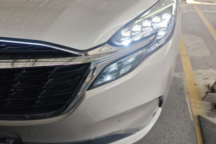 Used Buick GL8 2021 ES Land Cruiser 653T Luxury Edition Left Front Headlight