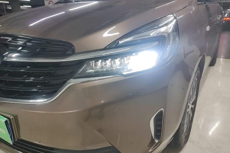 Used Buick GL8 2021 Land Cruiser Executive Class 652T Luxury Model Left Front Headlight