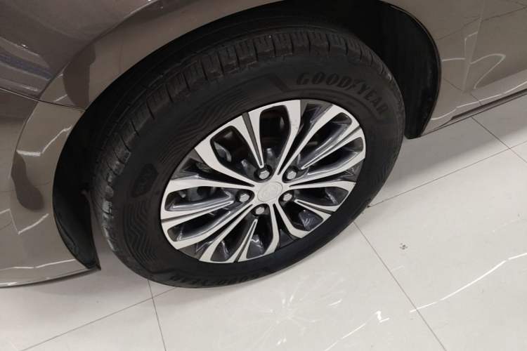 Used Buick GL8 2021 Land Cruiser Executive Class 652T Comfort Model Left Front Wheel Hub