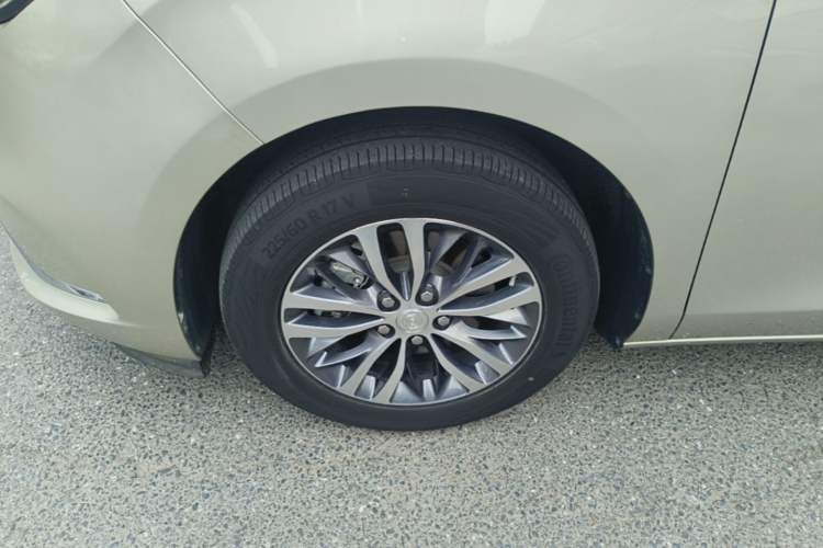 Used Buick GL8 2021 ES Landtrek 653T Comfort Edition Left Front Wheel Hub