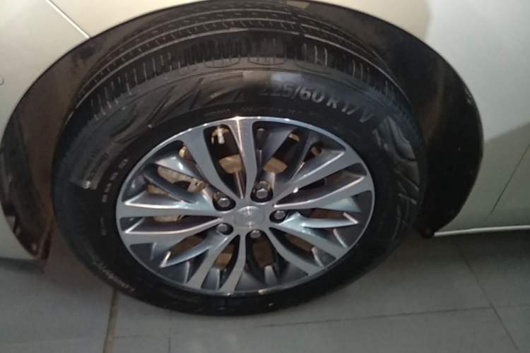 Used Buick GL8 2021 ES Land Cruiser 653T Luxury Edition Left Front Wheel Hub