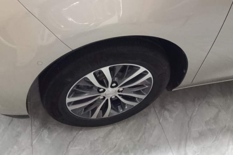 Used Buick GL8 2021 ES Land Cruiser 653T Luxury Edition Left Front Wheel Hub