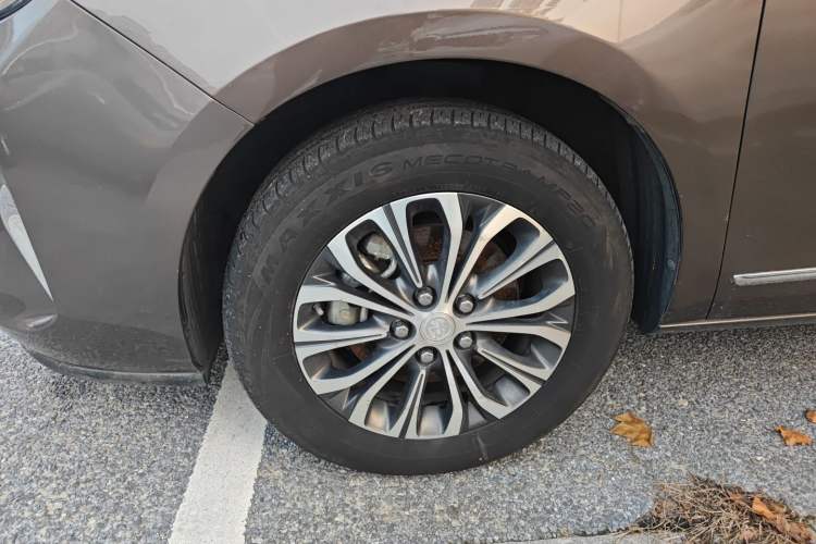 Used Buick GL8 2021 Land Cruiser Executive Class 652T Luxury Model Left Front Wheel Hub