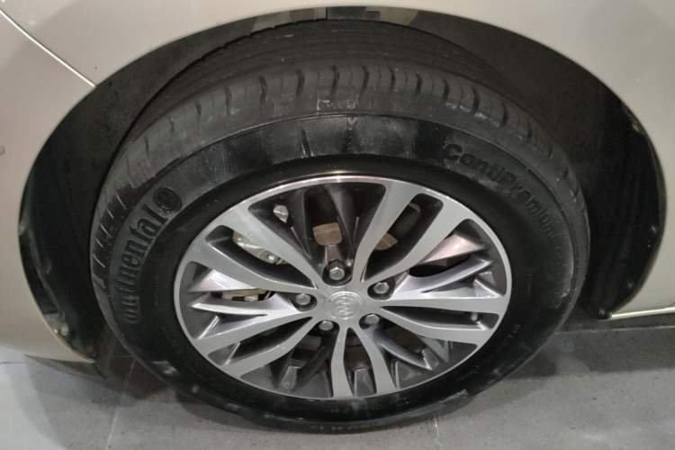 Used Buick GL8 2021 ES Land Cruiser 653T Luxury Edition Left Front Wheel Hub