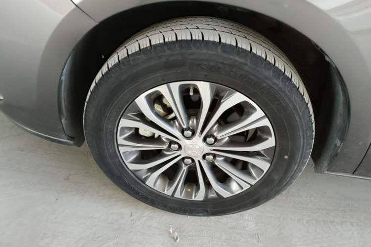 Used Buick GL8 2021 Land Cruiser Executive Class 652T Comfort Model Left Front Wheel Hub