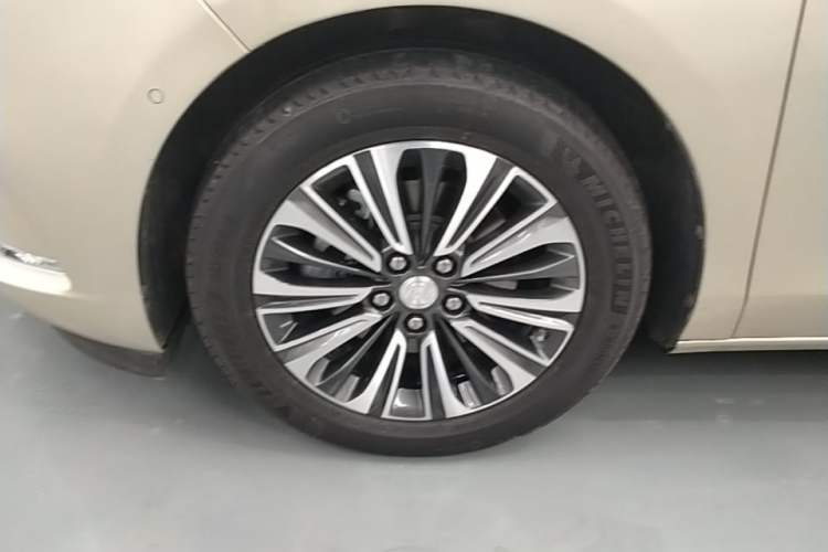 Used Buick GL8 2021 ES Landtrek 653T Luxury Model Left Front Wheel Hub