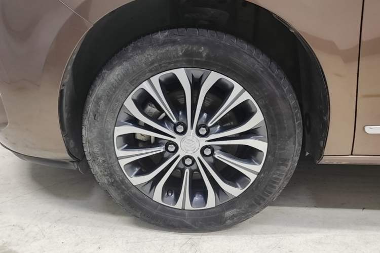 Used Buick GL8 2021 Land Cruiser Executive Class 652T Luxury Model Left Front Wheel Hub