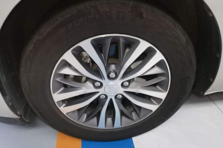 Used Buick GL8 2021 ES Landtrek 653T Comfort Edition Left Front Wheel Hub