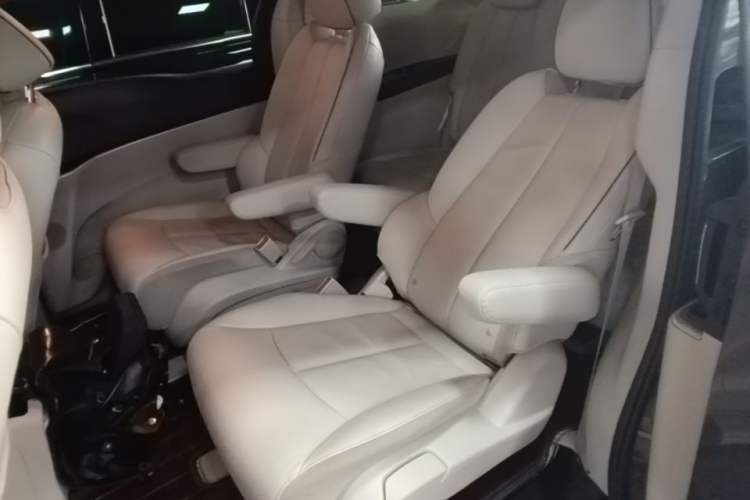 Used Buick GL8 2021 Land Cruiser Executive Class 652T Luxury Model Left Rear Seat