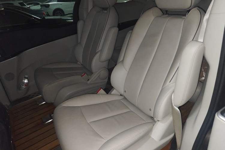 Used Buick GL8 2021 Land Cruiser Executive Class 652T Luxury Model Left Rear Seat