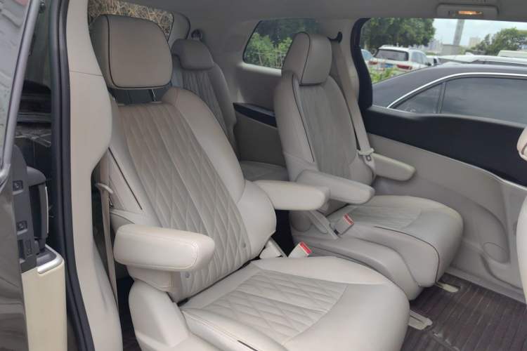 Used Buick GL8 2021 Land Cruiser Executive Class 652T Luxury Model Left Rear Seat