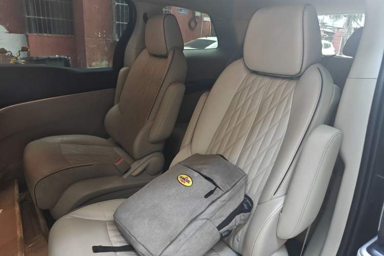 Used Buick GL8 2021 Land Cruiser Executive Class 652T Luxury Model Left Rear Seat