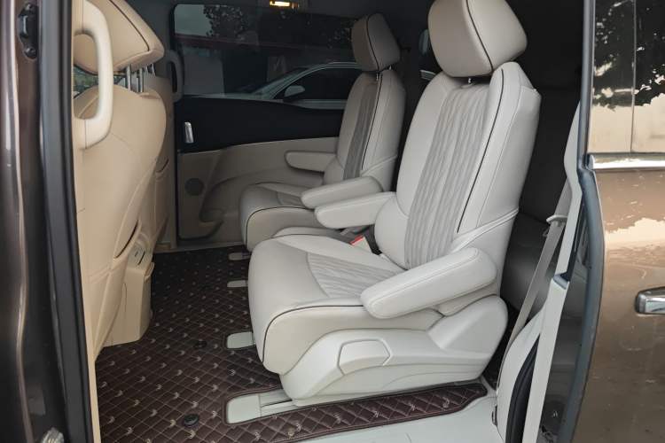 Used Buick GL8 2021 Land Cruiser Executive Class 652T Luxury Model Left Rear Seat