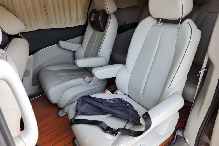 Used Buick GL8 2021 Land Cruiser Executive 652T Premium Model Left Rear Seat