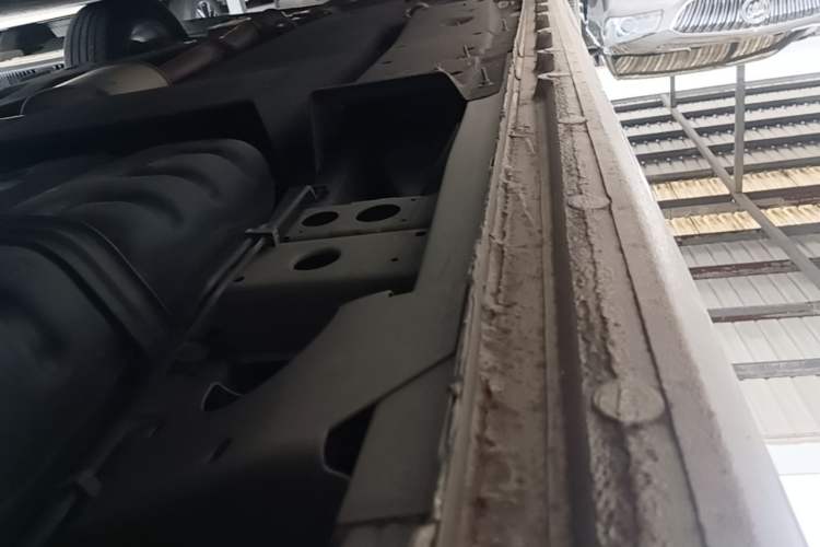 Used Buick GL8 2021 ES Landtrek 653T Luxury Model Left Side Sill