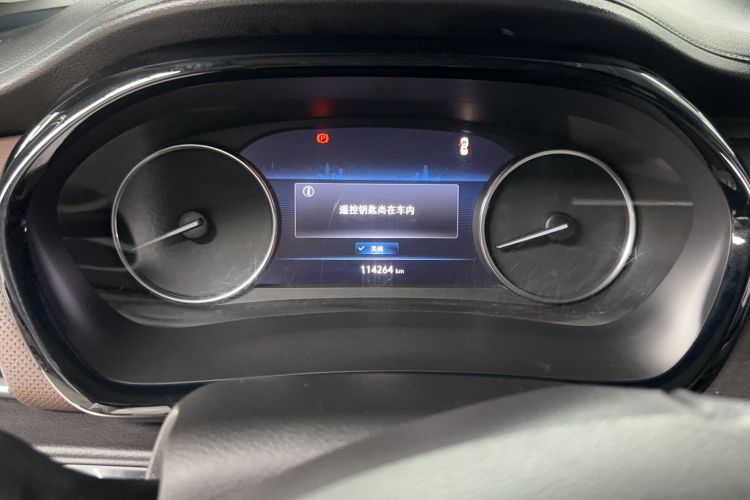 Used Buick GL8 2021 Land Cruiser Executive Class 652T Luxury Model Odometer Close Up