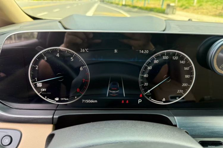 Used Buick GL8 2021 ES Land Cruiser 653T Flagship Model Odometer Close Up