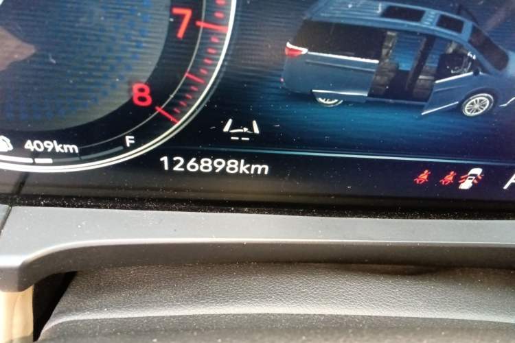 Used Buick GL8 2021 ES Land Cruiser 653T Luxury Edition Odometer Close Up