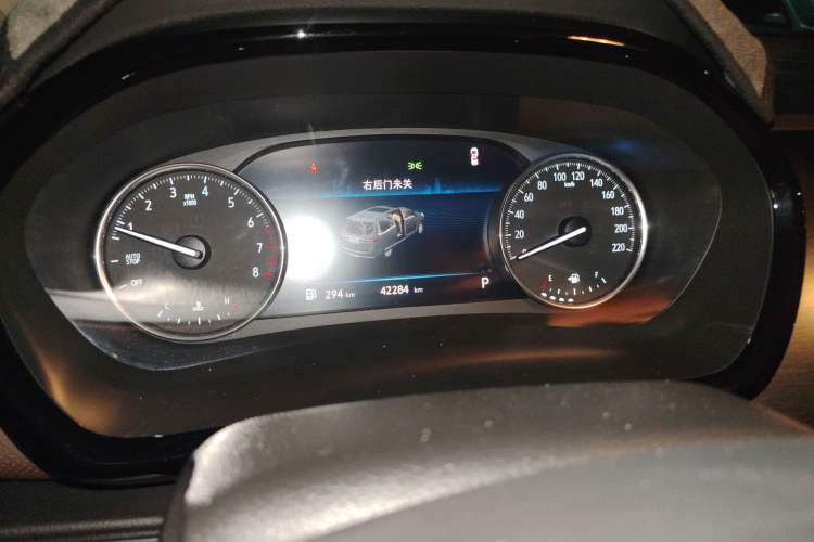 Used Buick GL8 2021 Land Cruiser Executive Class 652T Comfort Model Odometer Close Up