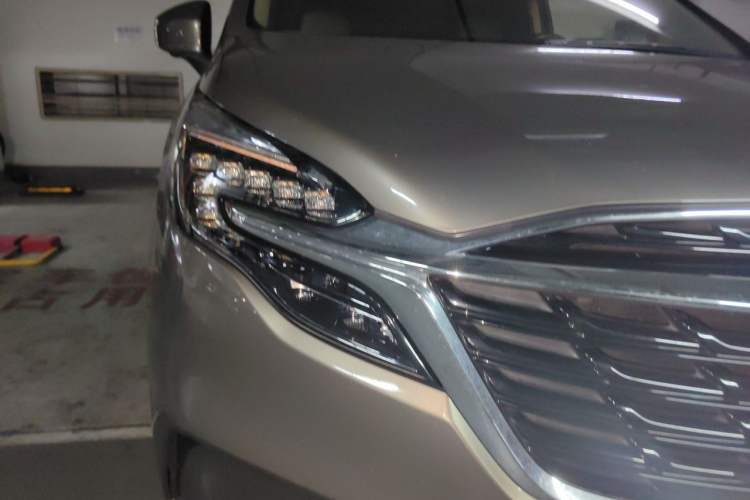Used Buick GL8 2021 ES Landtrek 653T Smart Luxury Model Right Front Headlight
