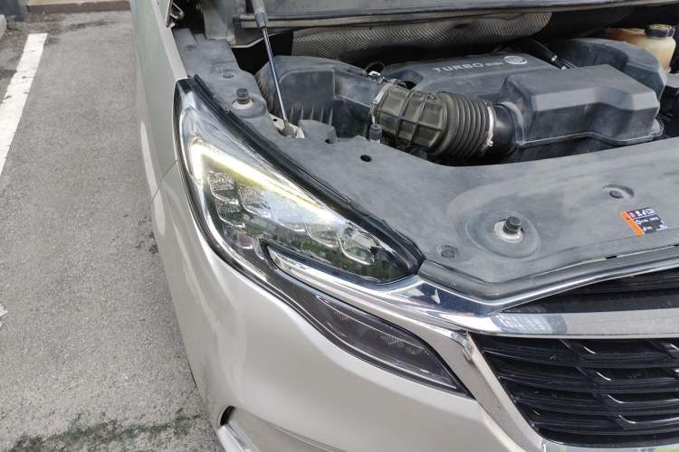 Used Buick GL8 2021 ES Landtrek 653T Comfort Edition Right Front Headlight