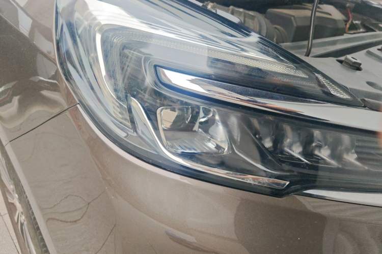 Used Buick GL8 2021 Land Cruiser Executive Class 652T Comfort Model Right Front Headlight