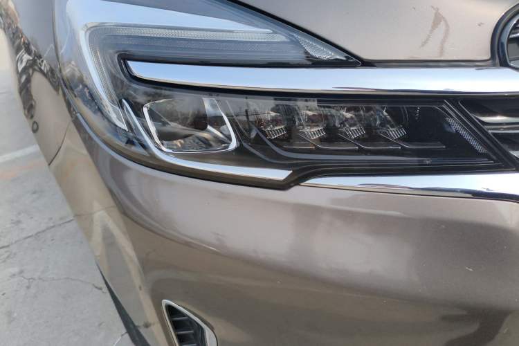 Used Buick GL8 2021 Land Cruiser Executive Class 652T Luxury Model Right Front Headlight