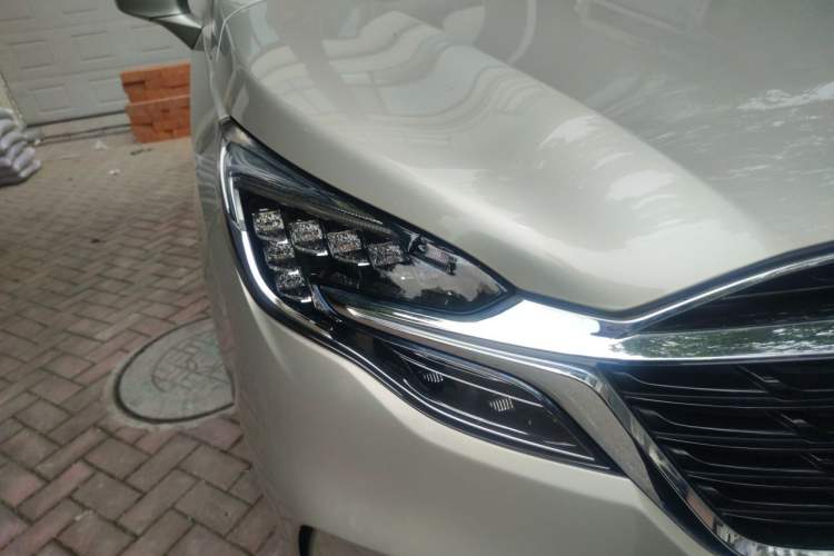 Used Buick GL8 2021 ES Land Cruiser 653T Luxury Edition Right Front Headlight