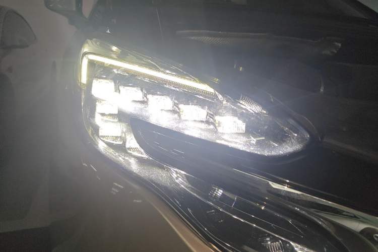 Used Buick GL8 2021 ES Landtrek 653T Comfort Edition Right Front Headlight