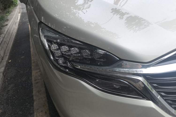 Used Buick GL8 2021 ES Landtrek 653T Comfort Edition Right Front Headlight