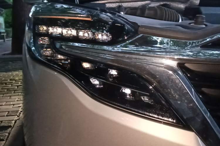 Used Buick GL8 2021 ES Land Cruiser 653T Luxury Edition Right Front Headlight