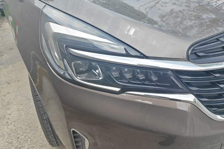 Used Buick GL8 2021 Land Cruiser Executive Class 652T Luxury Model Right Front Headlight