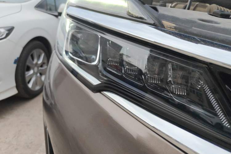 Used Buick GL8 2021 Land Cruiser Executive Class 652T Comfort Model Right Front Headlight