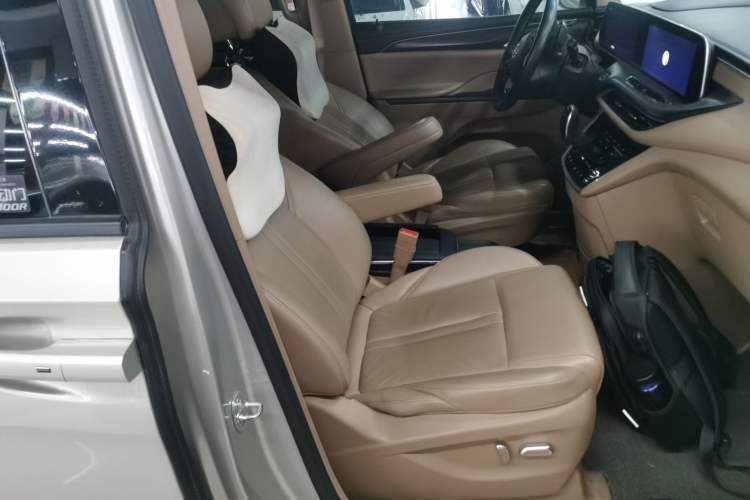 Used Buick GL8 2021 ES Land Cruiser 653T Luxury Edition Right Front Seat