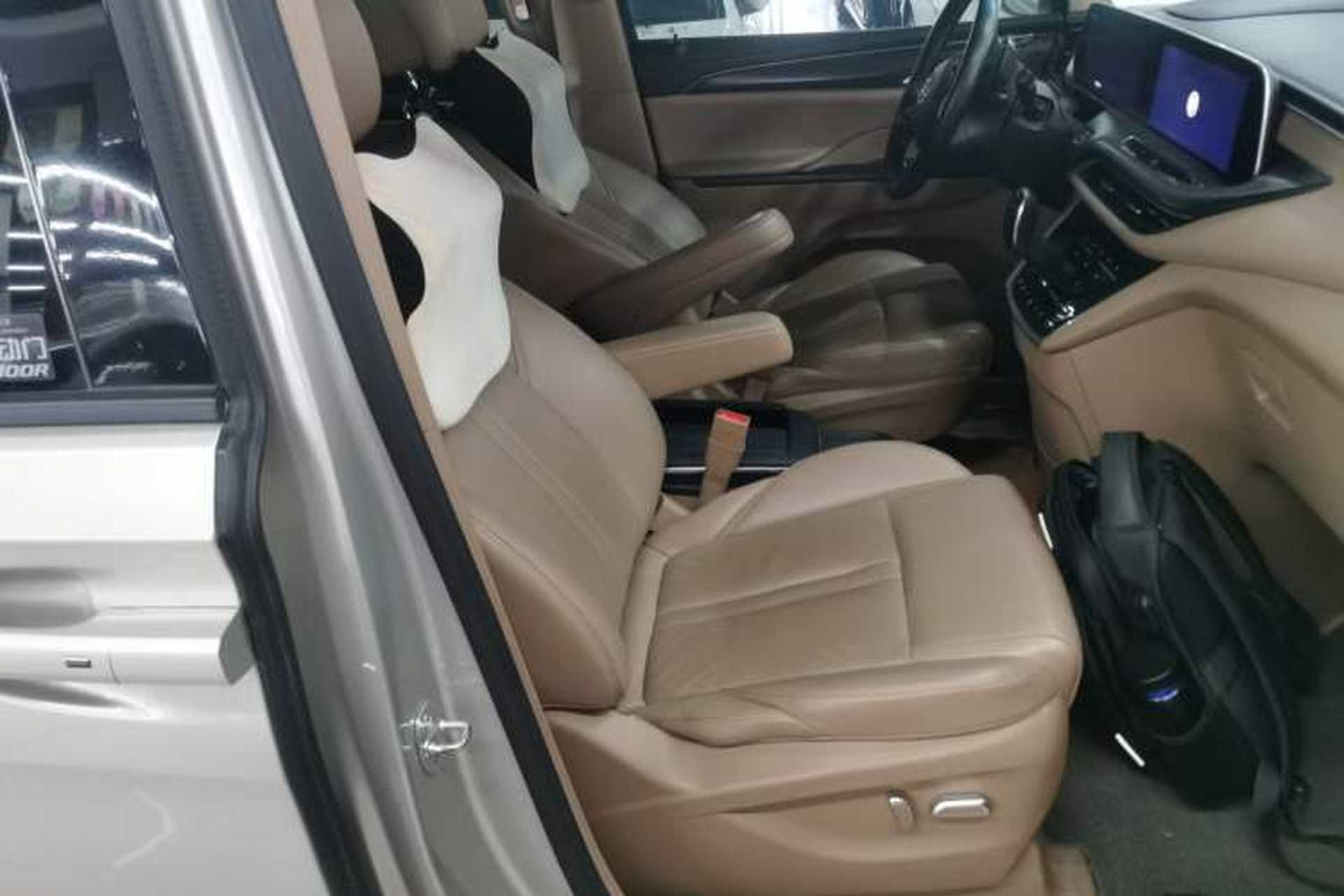 Used Buick GL8 2021 ES Land Cruiser 653T Luxury Edition Right Front Seat