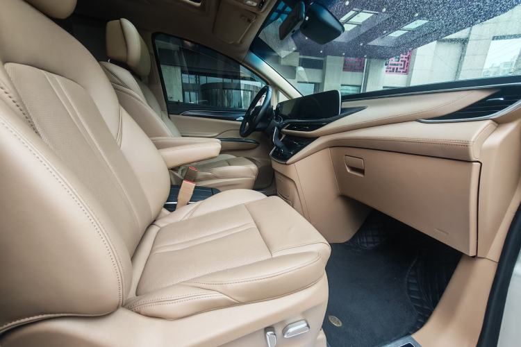 Used Buick GL8 2021 ES Landtrek 653T Luxury Model Right Front Seat