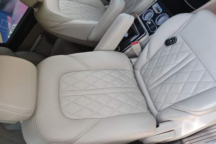 Used Buick GL8 2021 ES Landtrek 653T Comfort Edition Right Front Seat