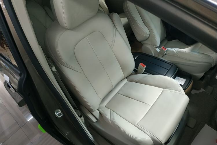Used Buick GL8 2021 ES Landtrek 653T Comfort Edition Right Front Seat