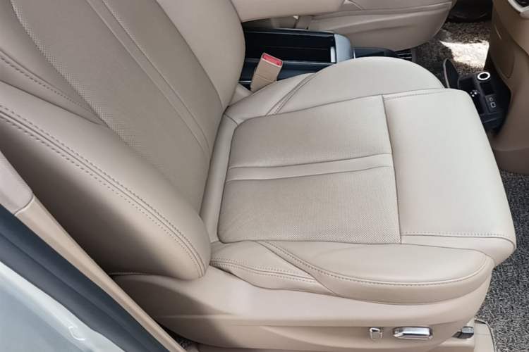 Used Buick GL8 2021 ES Landtrek 653T Luxury Model Right Front Seat