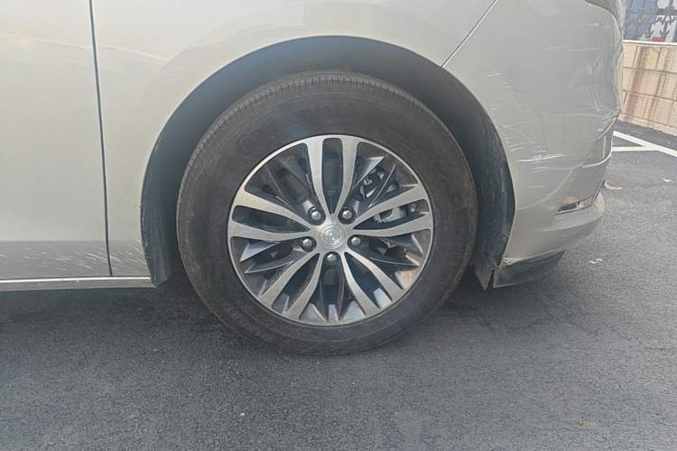 Used Buick GL8 2021 ES Landtrek 653T Comfort Edition Right Front Wheel Hub