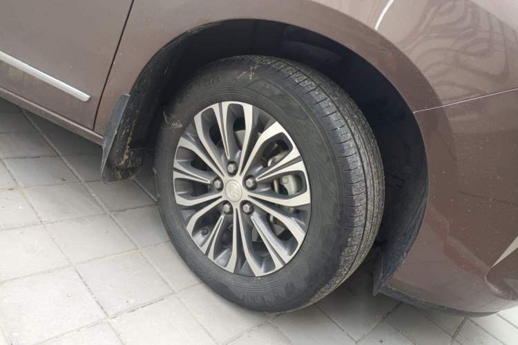 Used Buick GL8 2021 Land Cruiser Executive Class 652T Luxury Model Right Front Wheel Hub