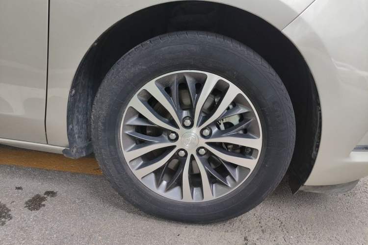 Used Buick GL8 2021 ES Landtrek 653T Comfort Edition Right Front Wheel Hub