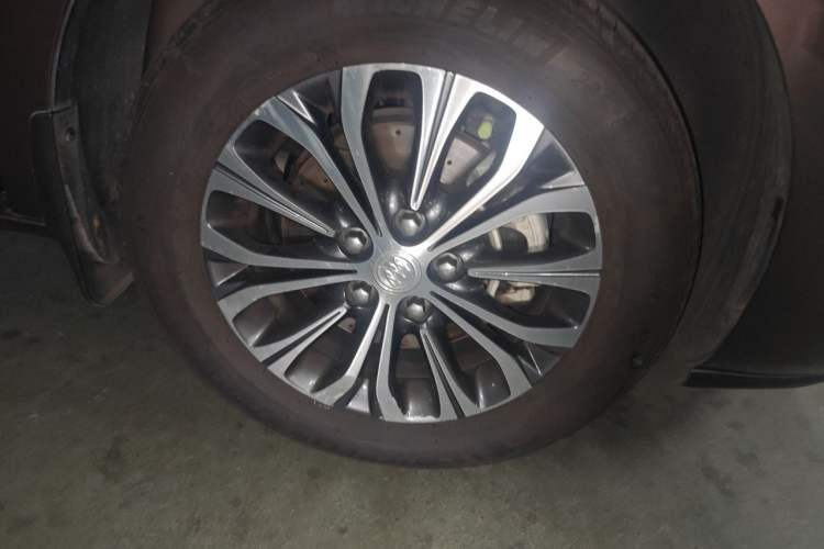 Used Buick GL8 2021 Land Cruiser Executive Class 652T Luxury Model Right Front Wheel Hub