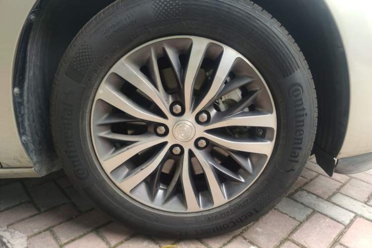 Used Buick GL8 2021 ES Land Cruiser 653T Luxury Edition Right Front Wheel Hub