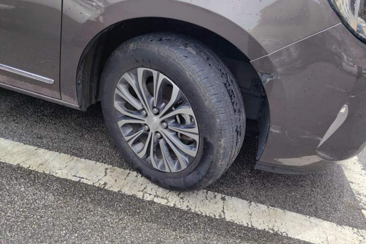 Used Buick GL8 2021 Land Cruiser Executive Class 652T Luxury Model Right Front Wheel Hub
