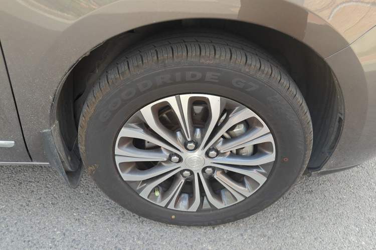 Used Buick GL8 2021 Land Cruiser Executive Class 652T Luxury Model Right Front Wheel Hub