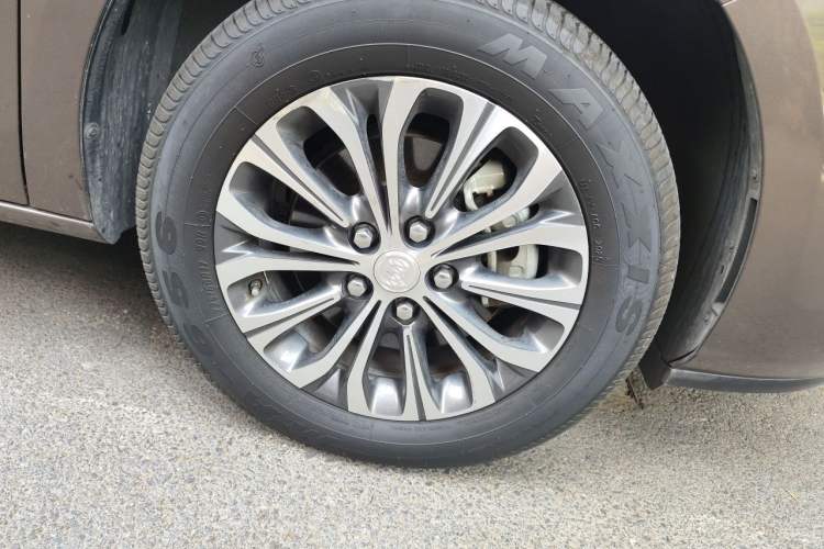 Used Buick GL8 2021 Land Cruiser Executive Class 652T Comfort Model Right Front Wheel Hub