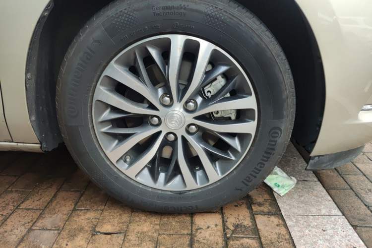 Used Buick GL8 2021 ES Landtrek 653T Comfort Edition Right Front Wheel Hub